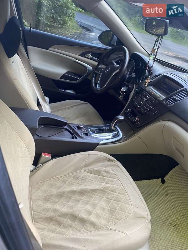 Седан Opel Insignia 2010 в Львові