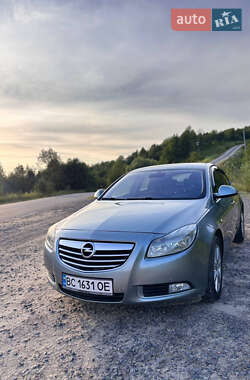 Седан Opel Insignia 2010 в Стрию