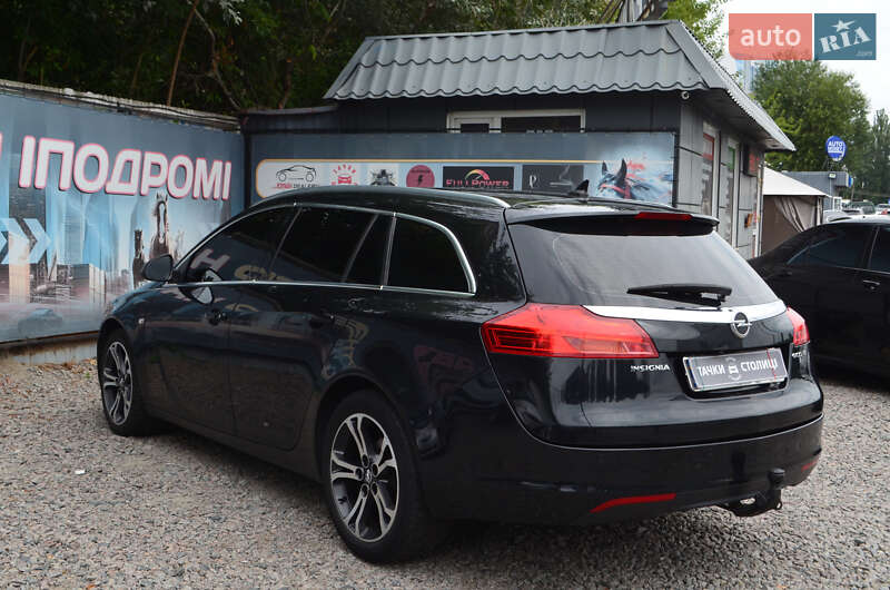 Универсал Opel Insignia 2013 в Киеве