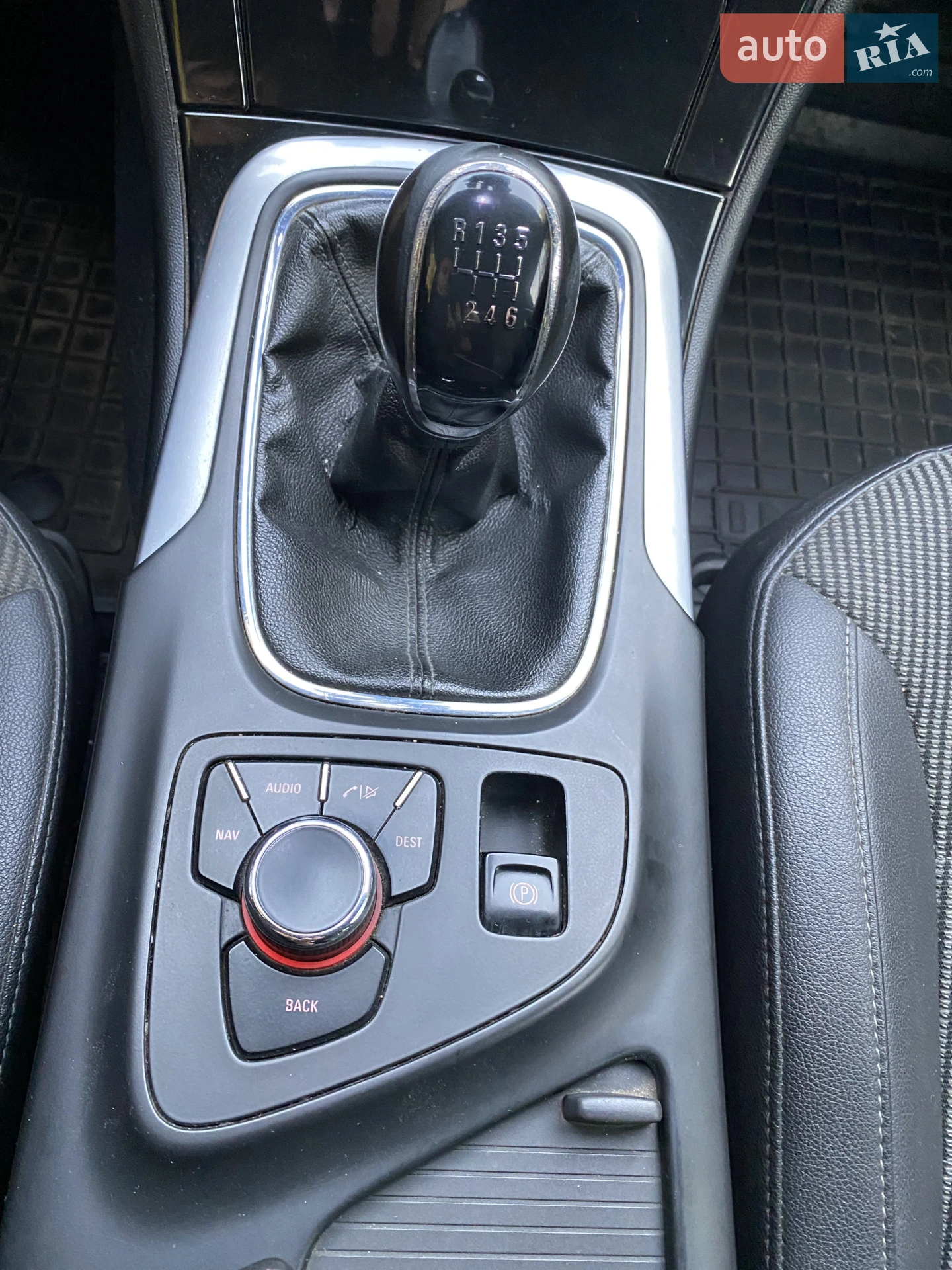 2010 Opel Insignia - мініатюра 11