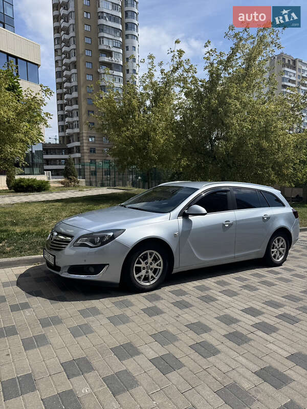 Універсал Opel Insignia 2015 в Дніпрі