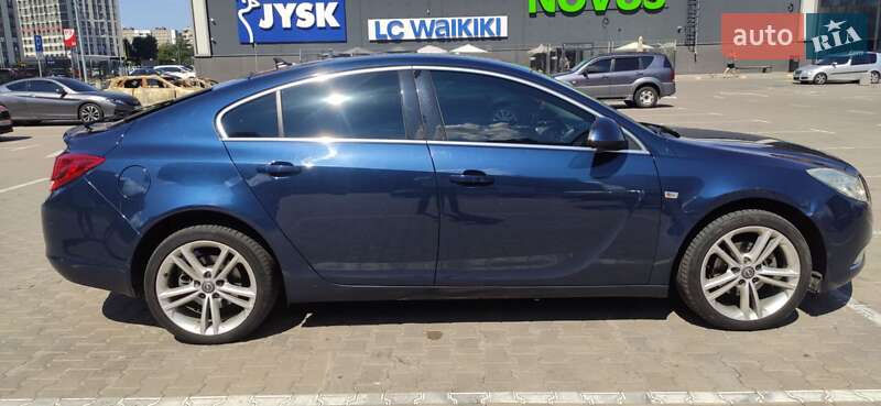 Седан Opel Insignia 2010 в Києві