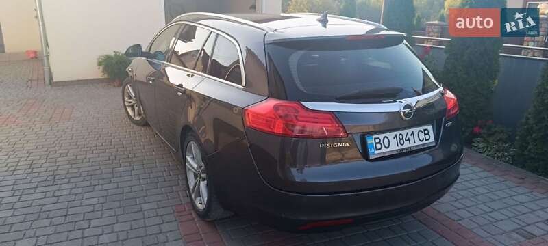 Универсал Opel Insignia 2010 в Хоросткове