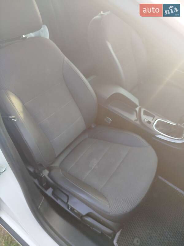 Седан Opel Insignia 2010 в Городке