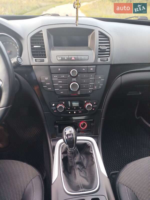 Седан Opel Insignia 2010 в Городке