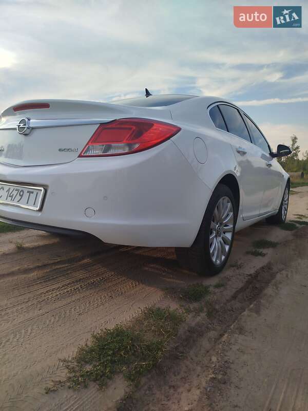 Седан Opel Insignia 2010 в Городке