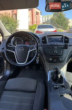 Универсал Opel Insignia 2010 в 