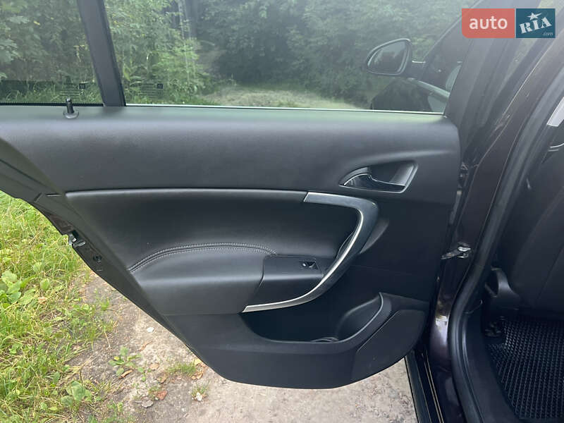 Седан Opel Insignia 2012 в Прилуках