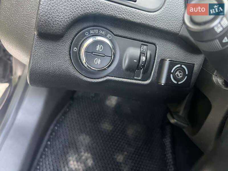 Седан Opel Insignia 2012 в Прилуках