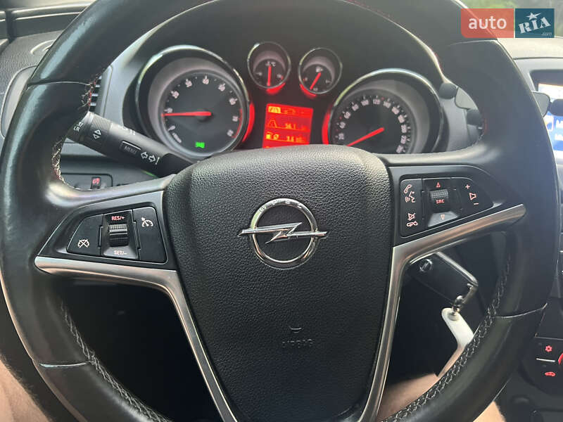 Седан Opel Insignia 2012 в Прилуках