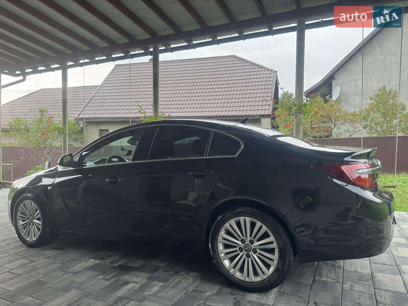 Седан Opel Insignia 2013 в Тячеве