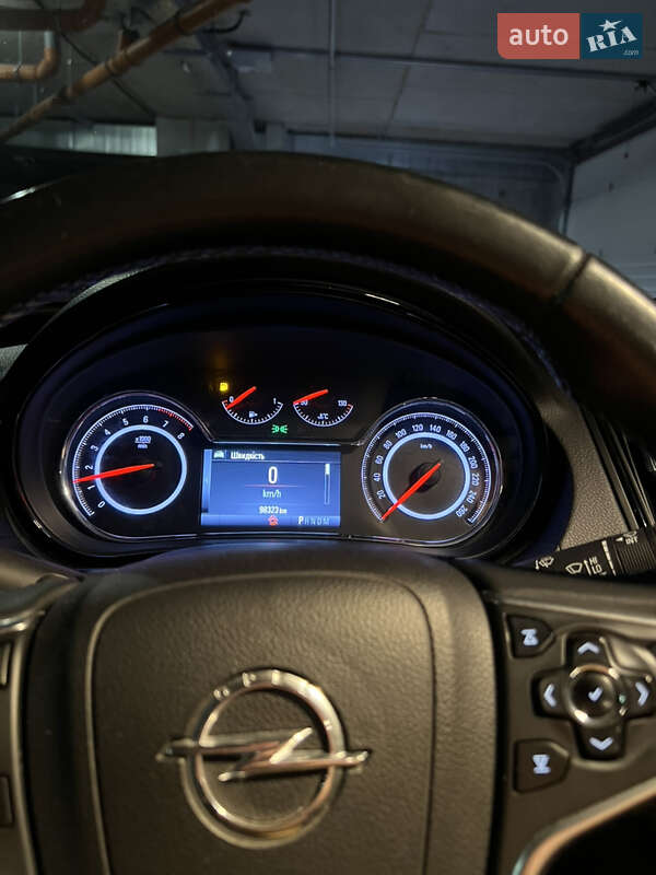 Седан Opel Insignia 2015 в Львові