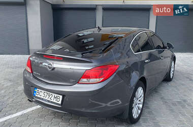 Седан Opel Insignia 2010 в 