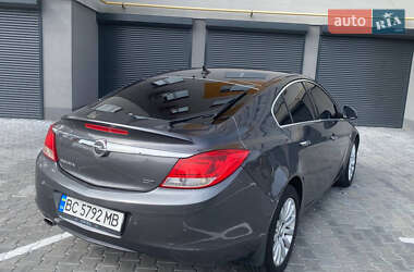 Седан Opel Insignia 2010 в 