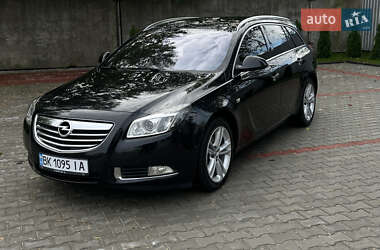 Универсал Opel Insignia 2010 в Костополе