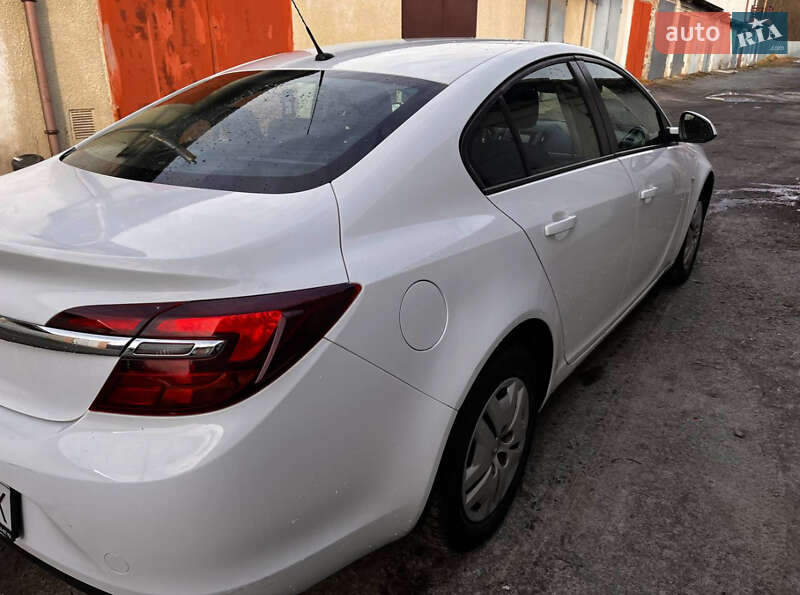 Седан Opel Insignia 2014 в Львові