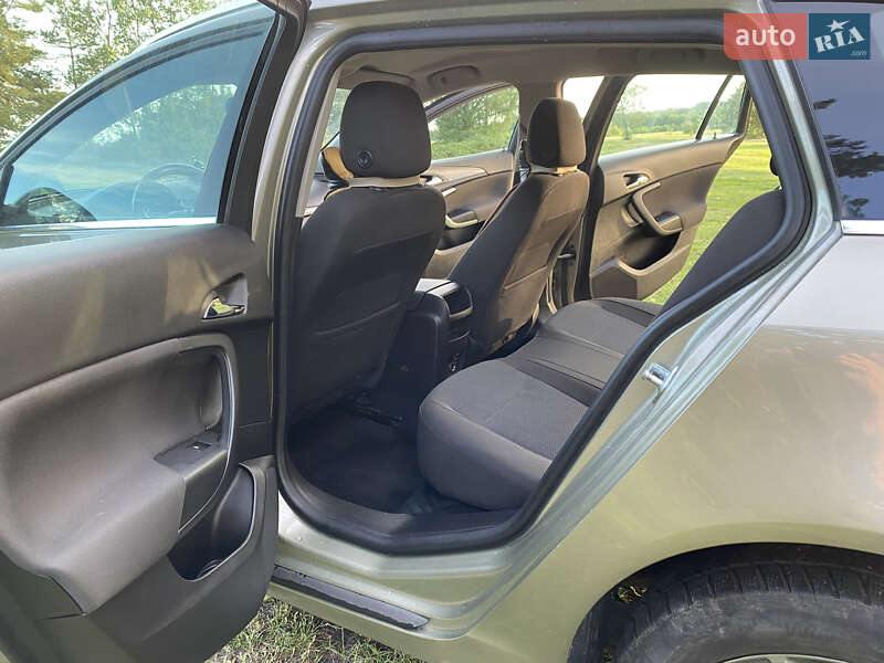 Универсал Opel Insignia 2016 в Ратным