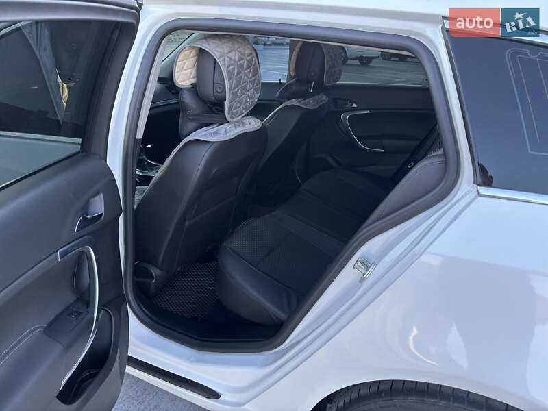 Універсал Opel Insignia 2016 в Гусятині