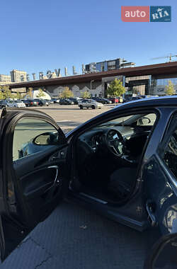 Универсал Opel Insignia 2010 в 