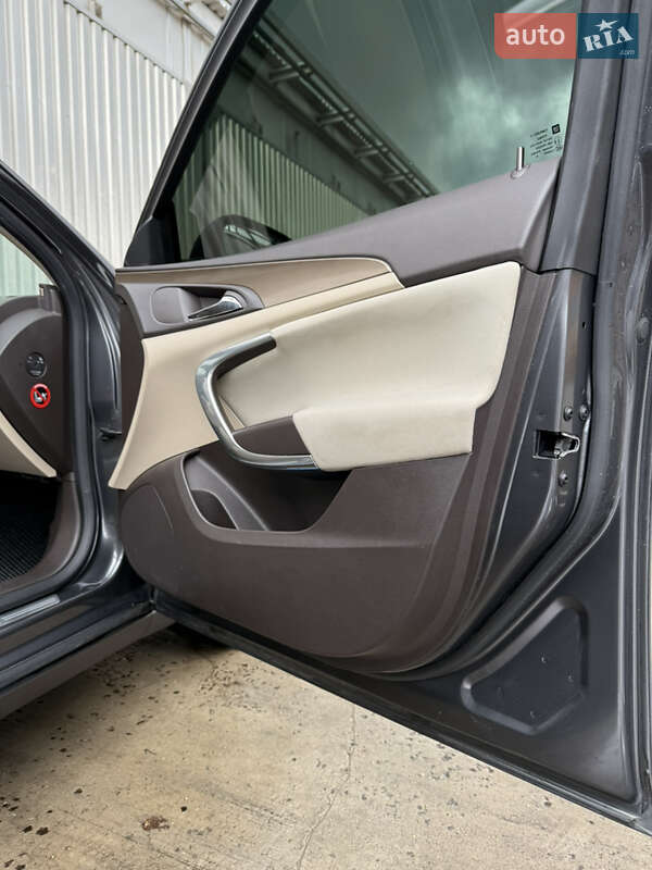 Ліфтбек Opel Insignia 2009 в Києві