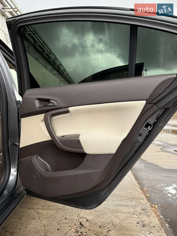 Ліфтбек Opel Insignia 2009 в Києві