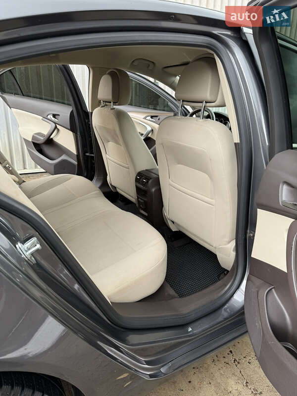 Ліфтбек Opel Insignia 2009 в Києві