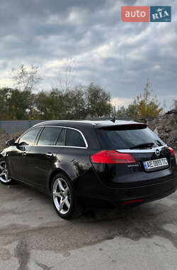 Универсал Opel Insignia 2010 в 