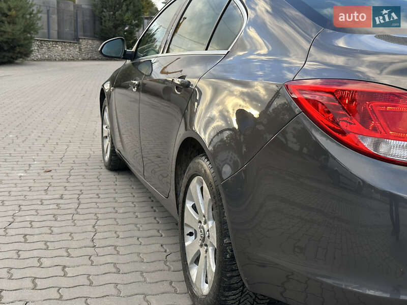 Седан Opel Insignia 2012 в Тернополе