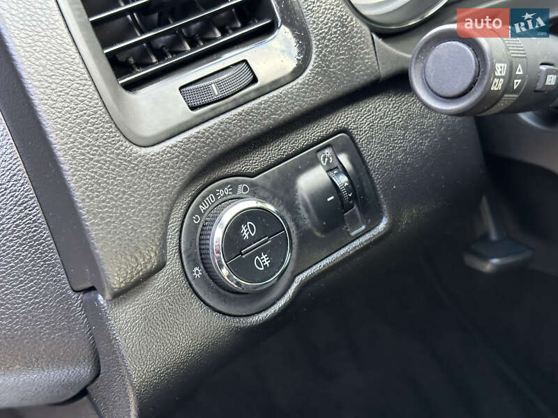 Седан Opel Insignia 2012 в Тернополе