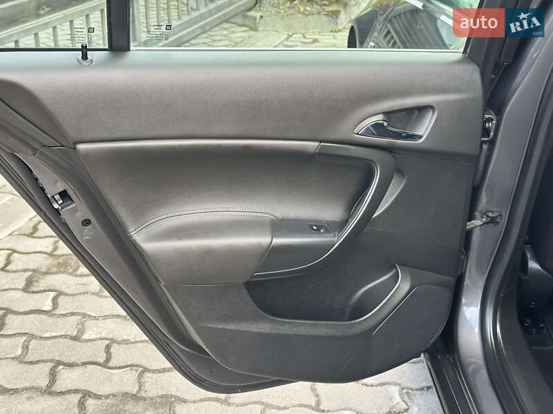 Седан Opel Insignia 2012 в Тернополе
