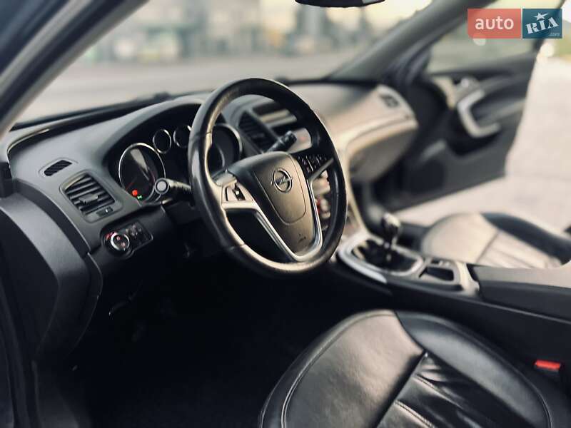 Універсал Opel Insignia 2010 в Тернополі
