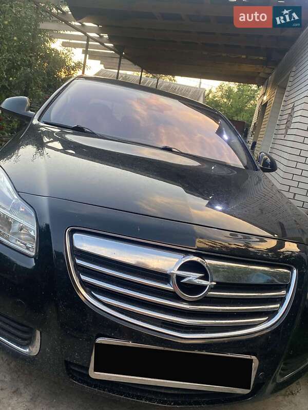 Седан Opel Insignia 2010 в Краснограде