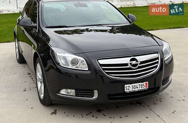 Универсал Opel Insignia 2012 в 
