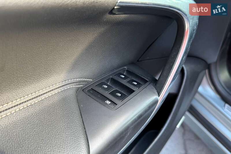 Седан Opel Insignia 2012 в Киеве