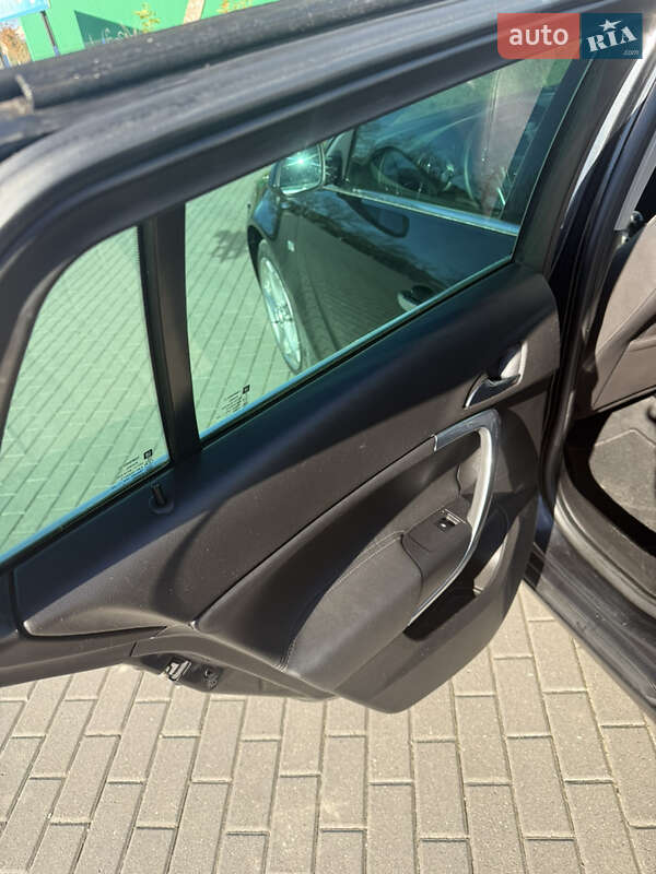 Універсал Opel Insignia 2011 в Чернівцях