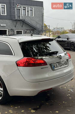 Универсал Opel Insignia 2010 в 