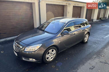 Универсал Opel Insignia 2010 в 