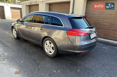 Универсал Opel Insignia 2010 в 