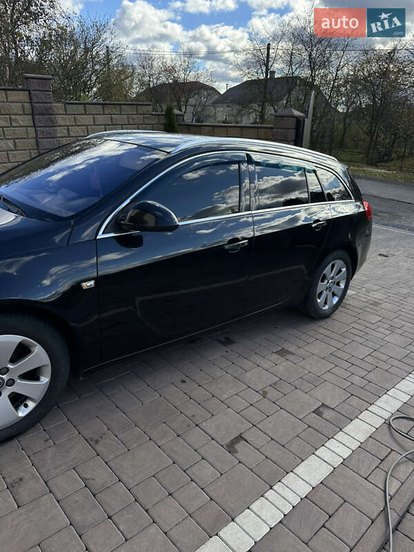 Універсал Opel Insignia 2011 в Тернополі