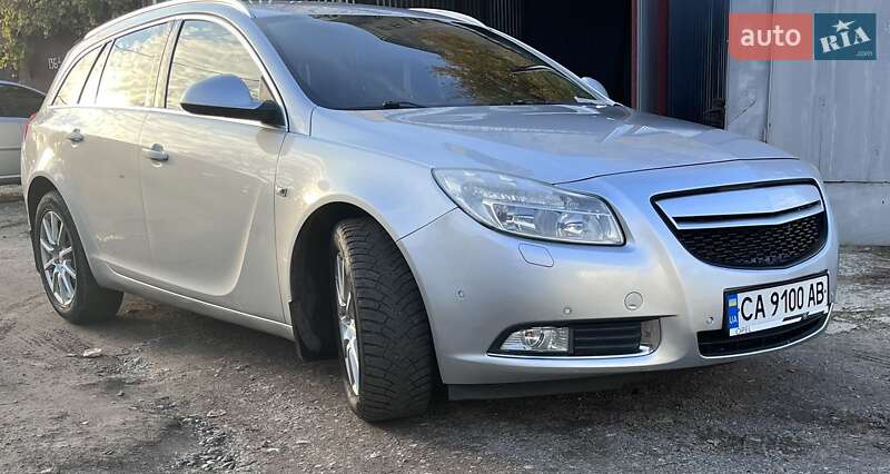 Універсал Opel Insignia 2010 в Черкасах
