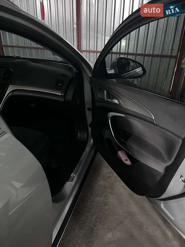 Універсал Opel Insignia 2010 в Черкасах