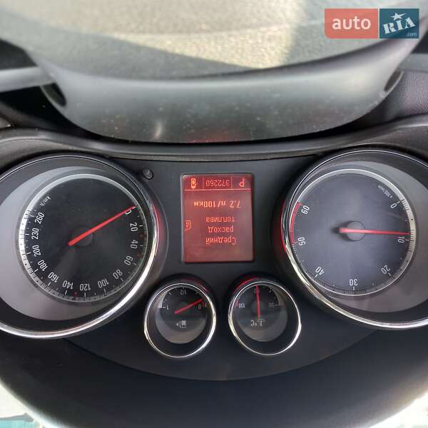 Универсал Opel Insignia 2010 в Днепре