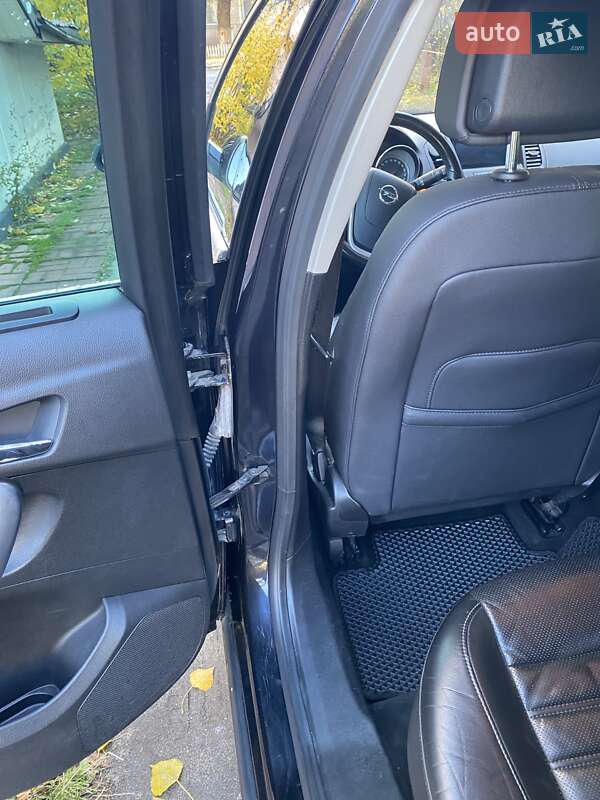 Универсал Opel Insignia 2009 в Киеве