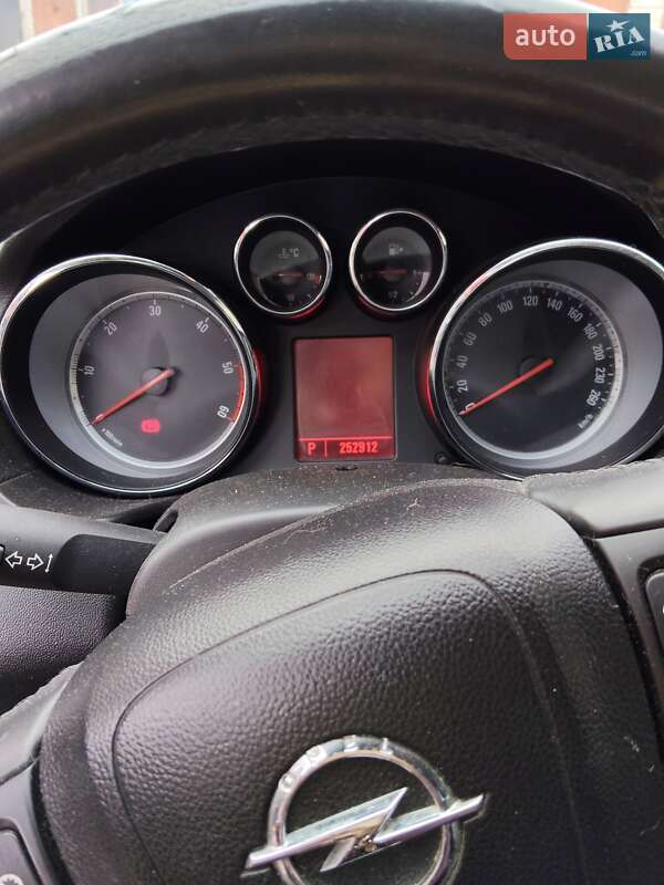 Универсал Opel Insignia 2011 в Чернигове