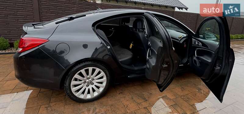 Седан Opel Insignia 2009 в Ровно