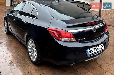 Седан Opel Insignia 2009 в Рівному