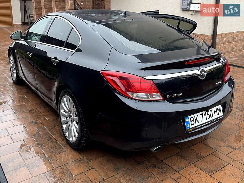 Седан Opel Insignia 2009 в Ровно