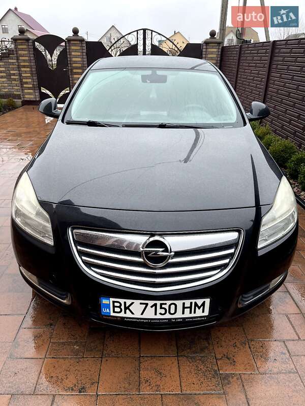 Седан Opel Insignia 2009 в Ровно