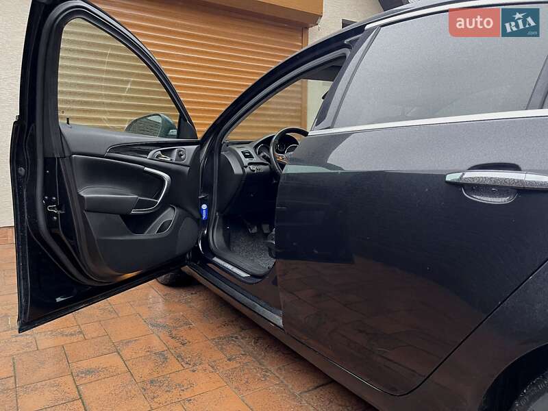Седан Opel Insignia 2009 в Ровно