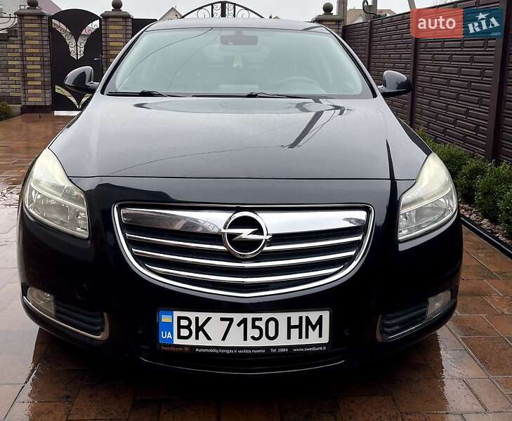 Седан Opel Insignia 2009 в Ровно